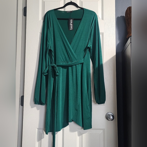 Boohoo Emerald Long Sleeve Wrap Dress - Picture 2 of 3